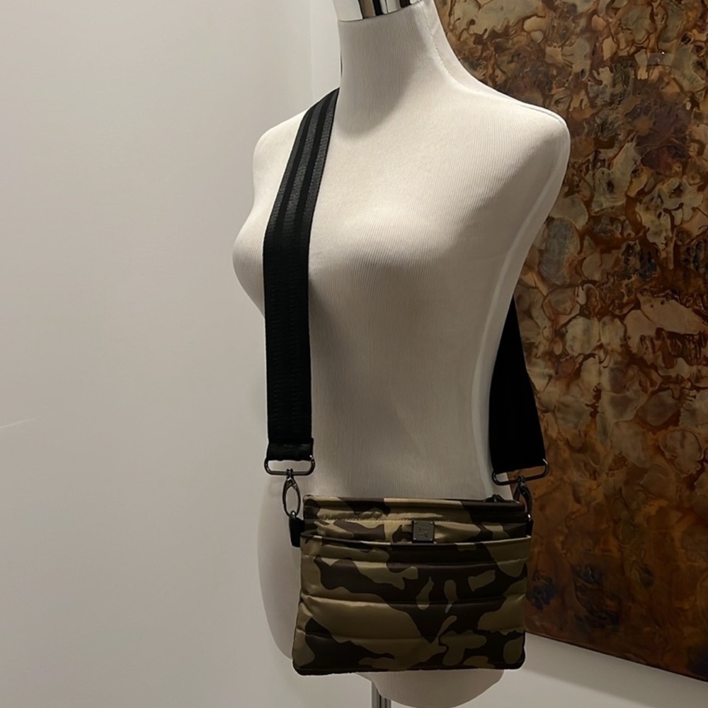 NWT Think Royln Camo Bum Bag Crossbody Puffer Handbag Green - 2 Straps